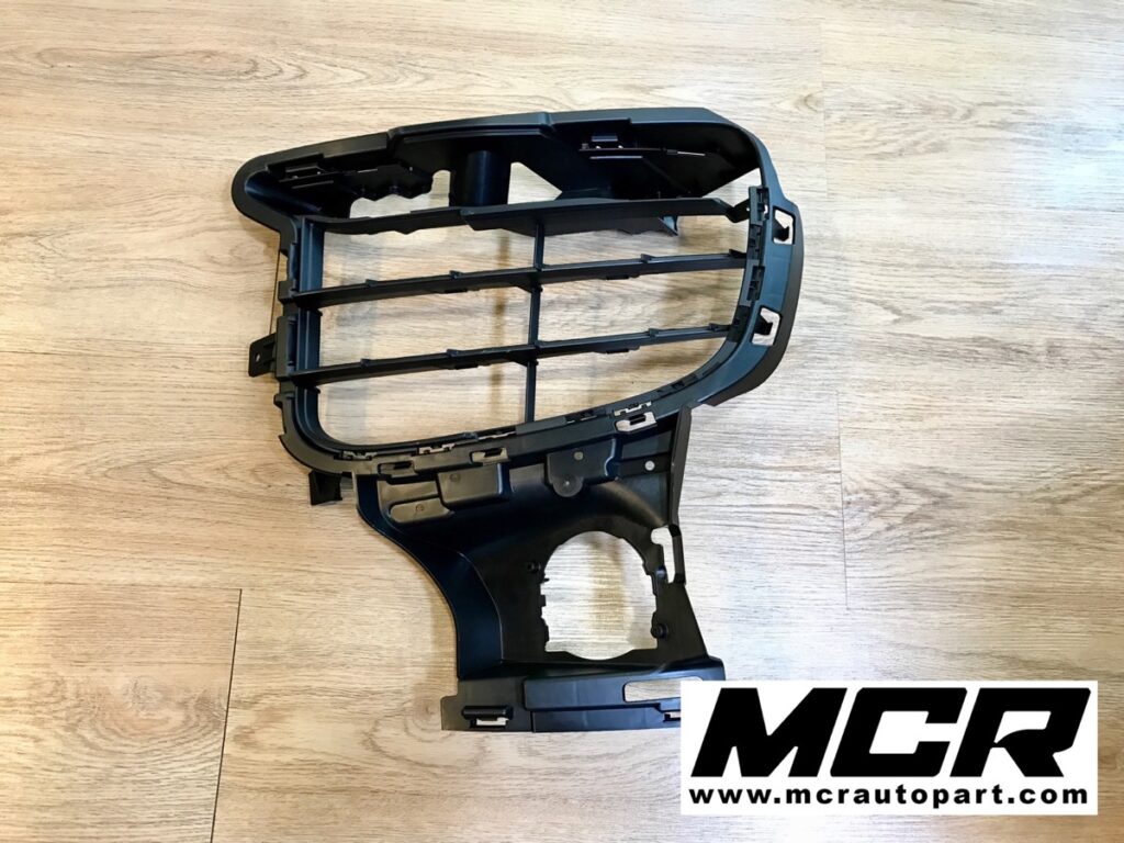 พลาสติกยึดไฟ Daylight Porsche Cayenne 958 FACELIFT 2016 อะไหล่แท้ จาก MCR Autoparts