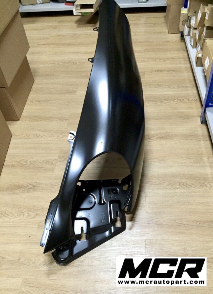บังโคลนหน้า Porsche Carrera 991 อะไหล่แท้ จาก MCR Autoparts
