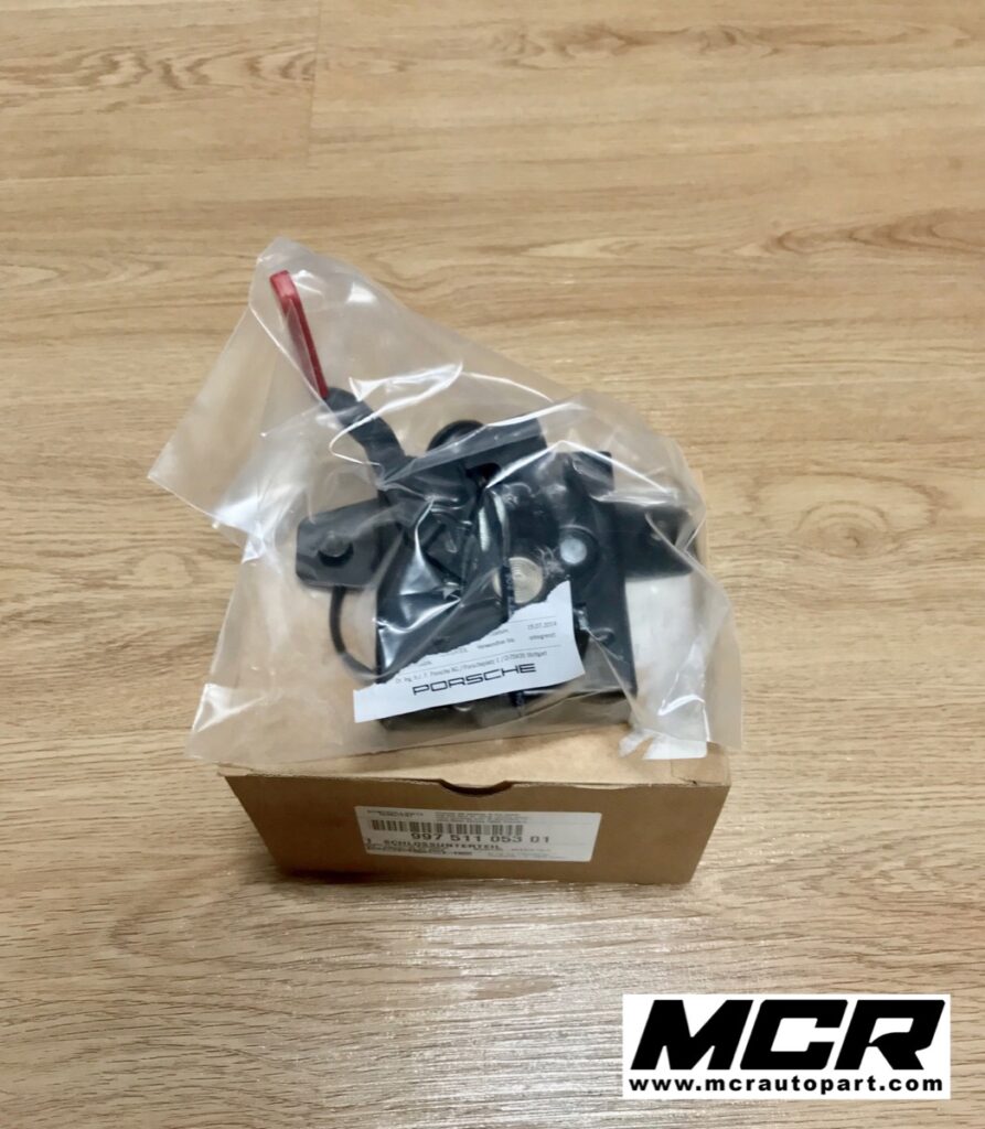 กลอนฝากระโปรงหน้า Porsche Cayman 987 อะไหล่แท้ จาก MCR Autoparts