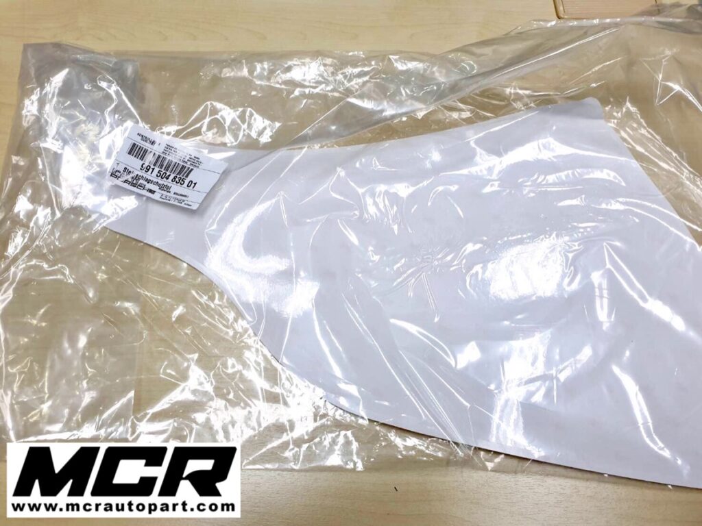 สติ๊กเกอร์บังโคลนหลัง Porsche 991 อะไหล่แท้ จาก MCR Autoparts