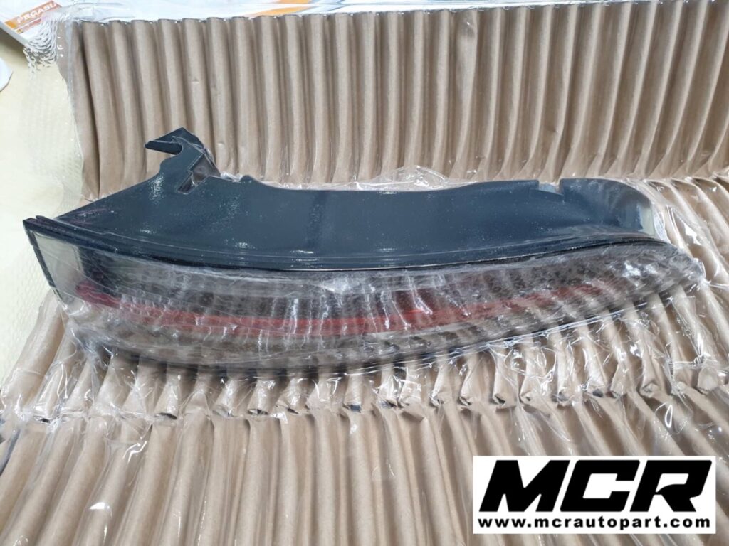 ไฟท้าย Porsche cayenne 2019 model อะไหล่แท้ จาก MCR Autoparts