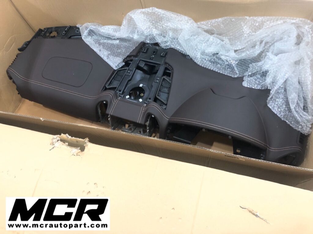 คอนโซลหน้า Porsche Cayenne 958 สี espresso อะไหล่แท้ จาก MCR Autoparts