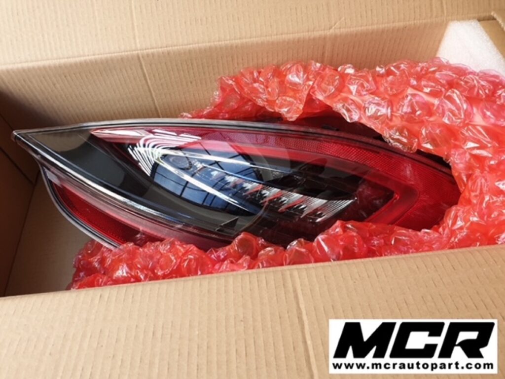 ไฟท้าย Porsche 981 GTS อะไหล่แท้ จาก MCR Autoparts