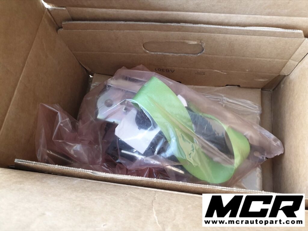 Belt Porsche Carrera 992 สี Lizard Green อะไหล่แท้ จาก MCR Autoparts