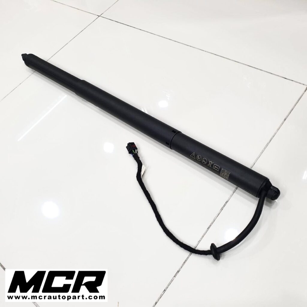 โช๊คฝาท้าย Porsche Cayenne E3 2021 model อะไหล่แท้ จาก MCR Autoparts