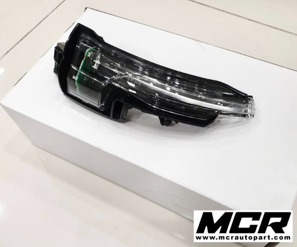 ไฟเลี้ยวกระจก Porsche Panamera 971 2021 model อะไหล่แท้ จาก MCR Autoparts