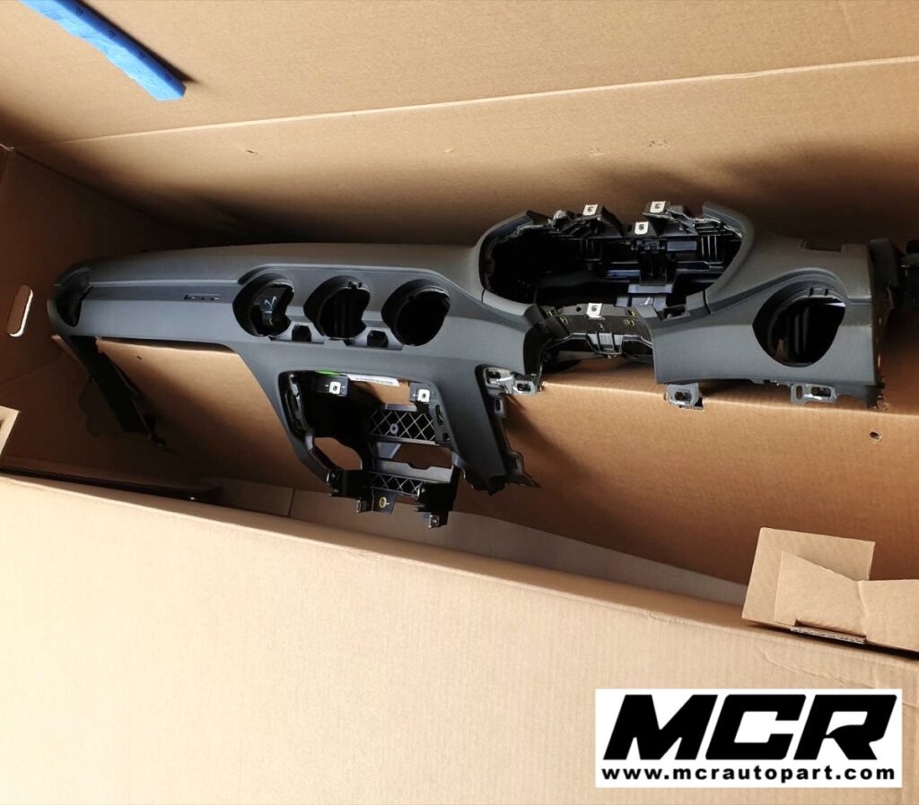 คอนโซลหน้า Audi TTS MK3 2021 model อะไหล่แท้ จาก MCR Autoparts