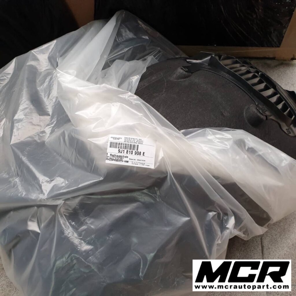พลาสติกซุ้มล้อ Porsche Taycan อะไหล่แท้ จาก MCR Autoparts