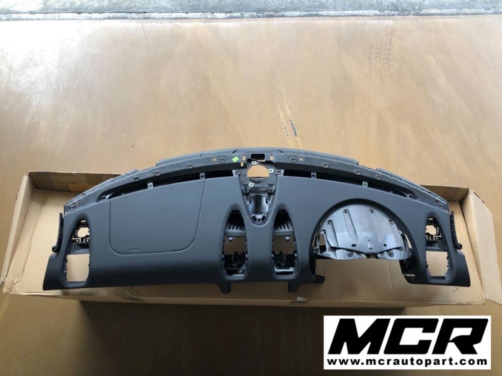 คอนโซลหน้า Porsche 718 อะไหล่แท้ จาก MCR Autoparts