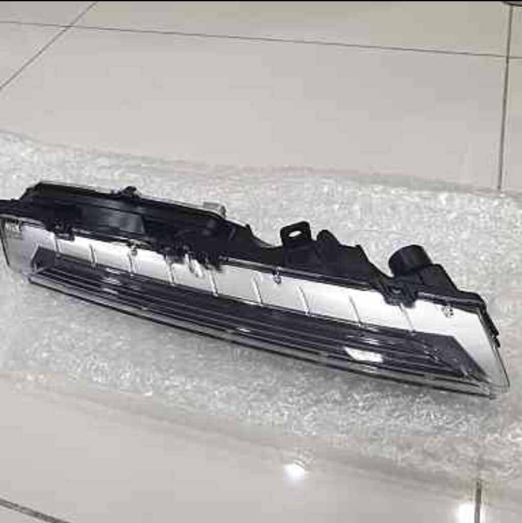 ไฟในกันชน Porsche Cayenne E3 อะไหล่แท้ จาก MCR Autoparts