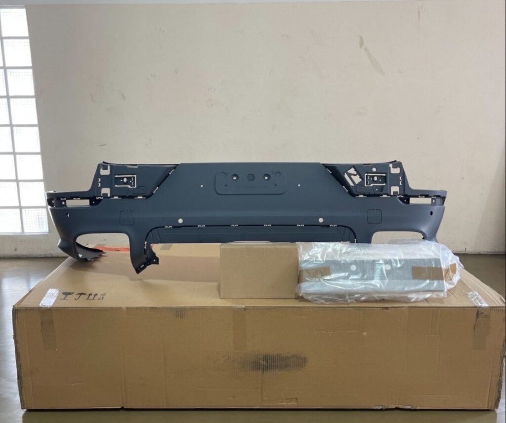 กันชนหลัง Sport Design Porsche Cayenne E3 2022 model อะไหล่แท้ จาก MCR Autoparts