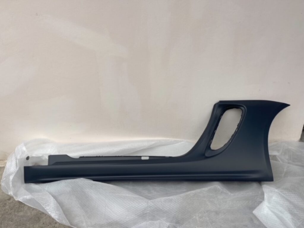 สเกิร์ตข้าง Porsche 718 อะไหล่แท้ จาก MCR Autoparts