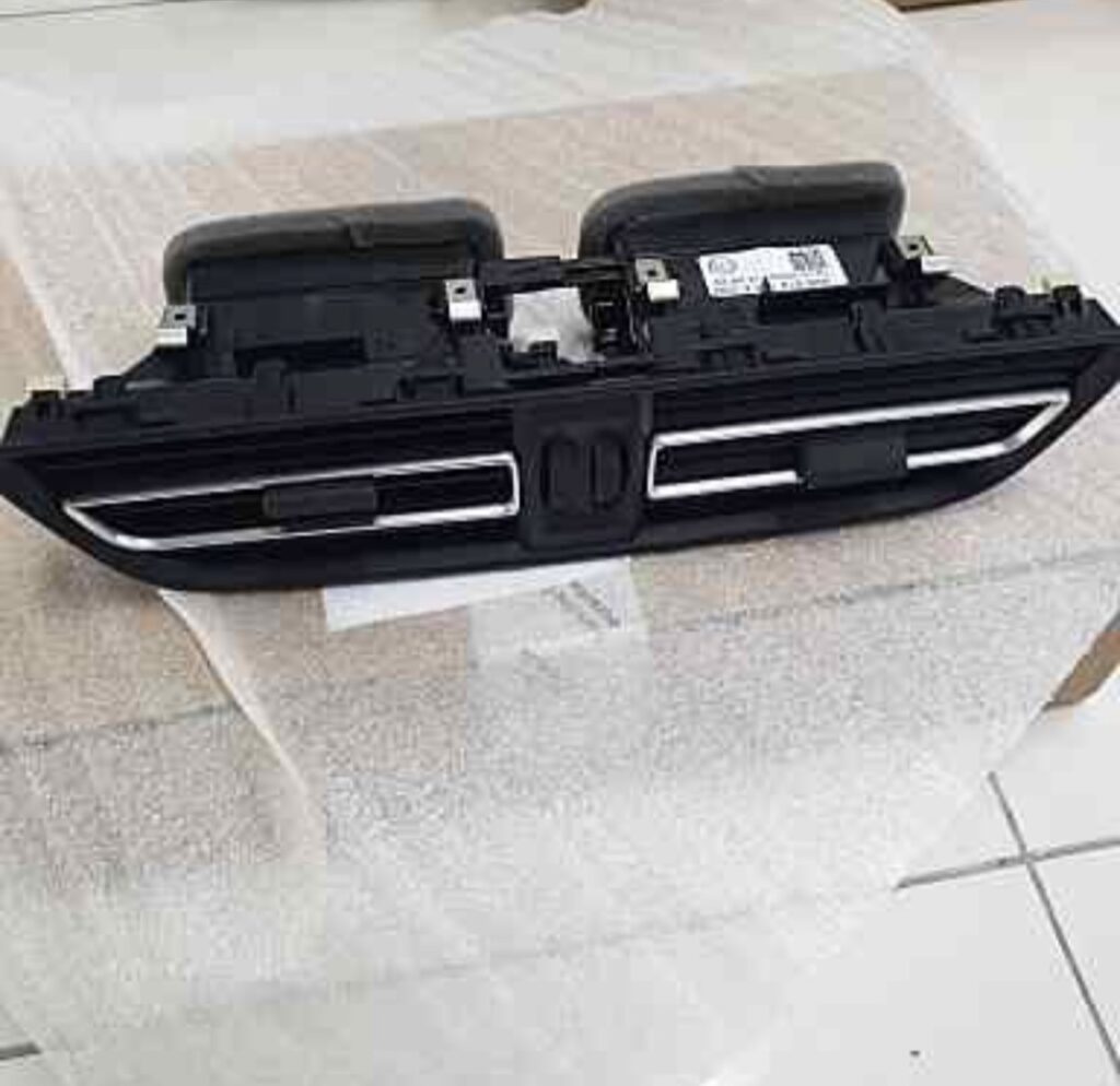 ช่องแอร์ Porsche Macan อะไหล่แท้ จาก MCR Autoparts