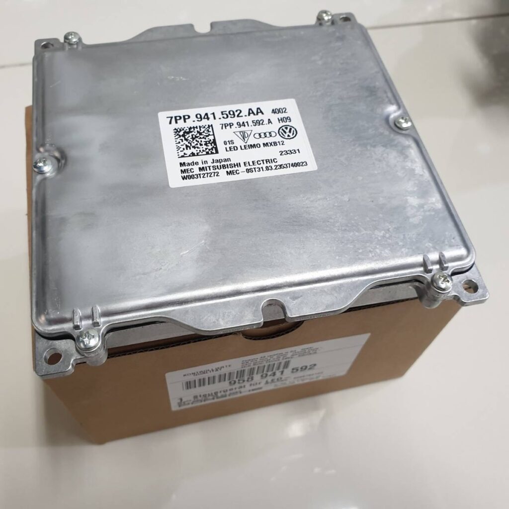 กล่องไฟหน้า Porsche Panamera 971 2022 model อะไหล่แท้ จาก MCR Autoparts