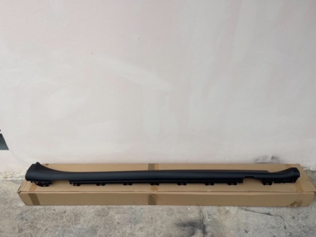 สเกิร์ตข้าง Porsche Taycan อะไหล่แท้ จาก MCR Autoparts