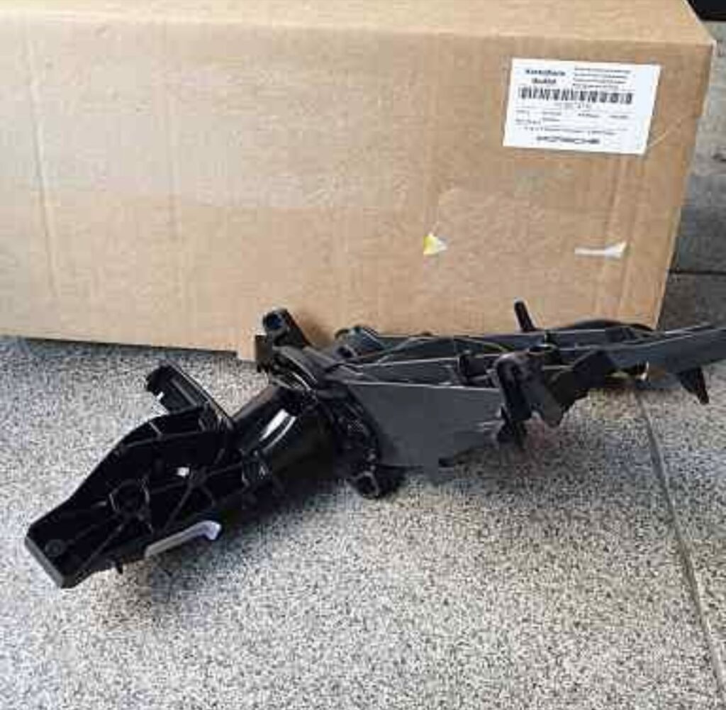 ขากระจกมองข้าง Porsche Taycan อะไหล่แท้ จาก MCR Autoparts