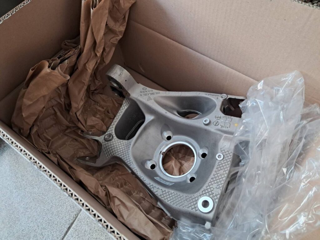 คอม้า ช่วงล่าง Porsche Carrera 992 อะไหล่แท้ จาก MCR Autoparts