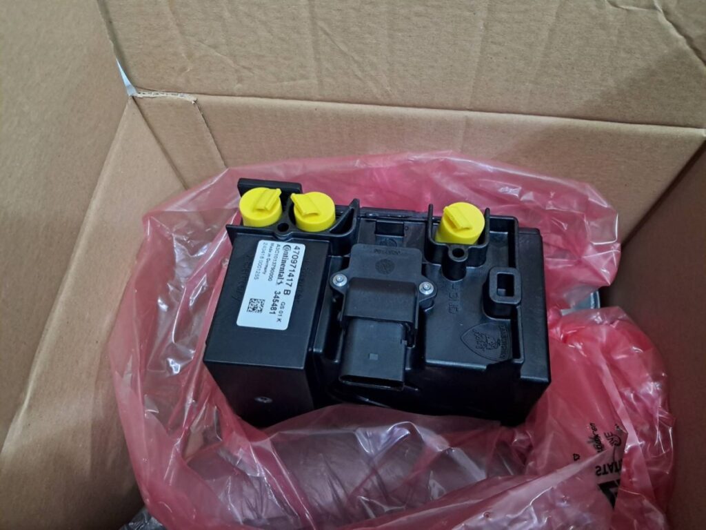 แบตเตอรี่ Lamborghini Aventador อะไหล่แท้ จาก MCR Autoparts