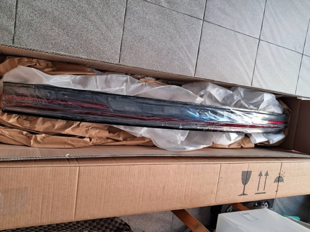 ไฟท้าย Porsche Cayenne 9Y0.2 2024 model อะไหล่แท้ จาก MCR Autoparts
