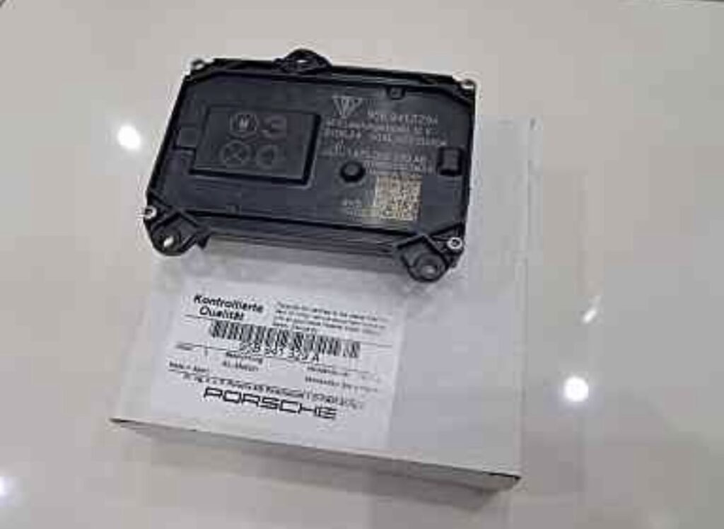 กล่องไฟหน้า Porsche Macan 2022 model อะไหล่แท้ จาก MCR Autoparts