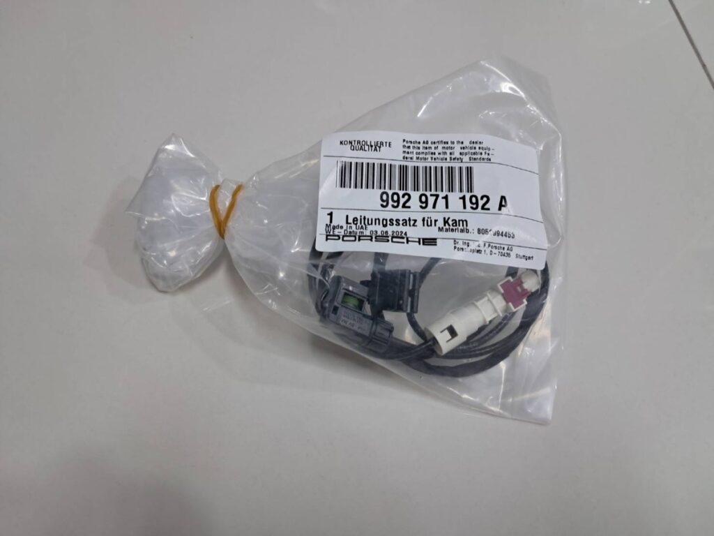 สายไฟกล้องหลัง Porsche Carrera 992 อะไหล่แท้ จาก MCR Autoparts