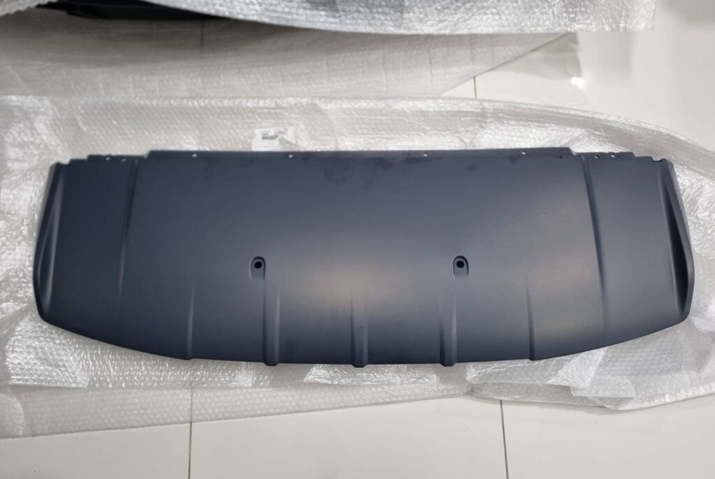 สปอยเลอร์หลัง Porsche Taycan แผ่นตัวล่าง อะไหล่แท้ Porsche จาก MCR Autoparts